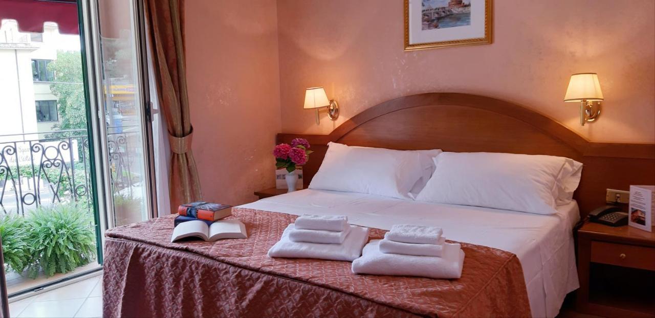 גרוטאפראטה Hotel Squarciarelli מראה חיצוני תמונה