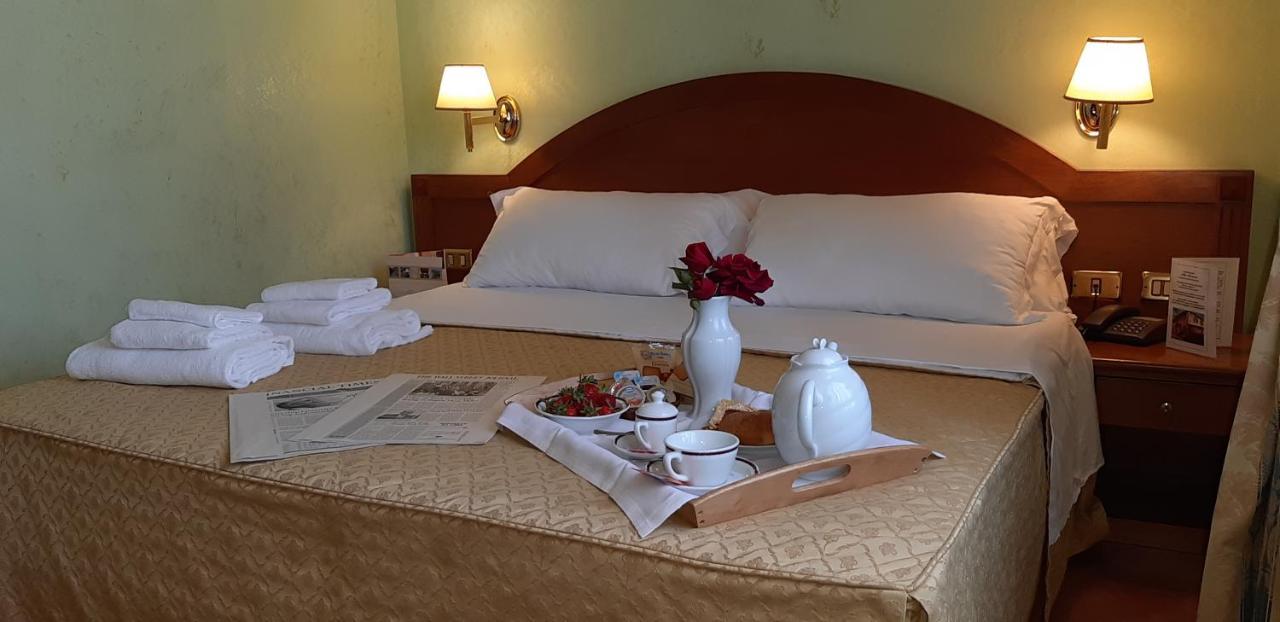 גרוטאפראטה Hotel Squarciarelli מראה חיצוני תמונה