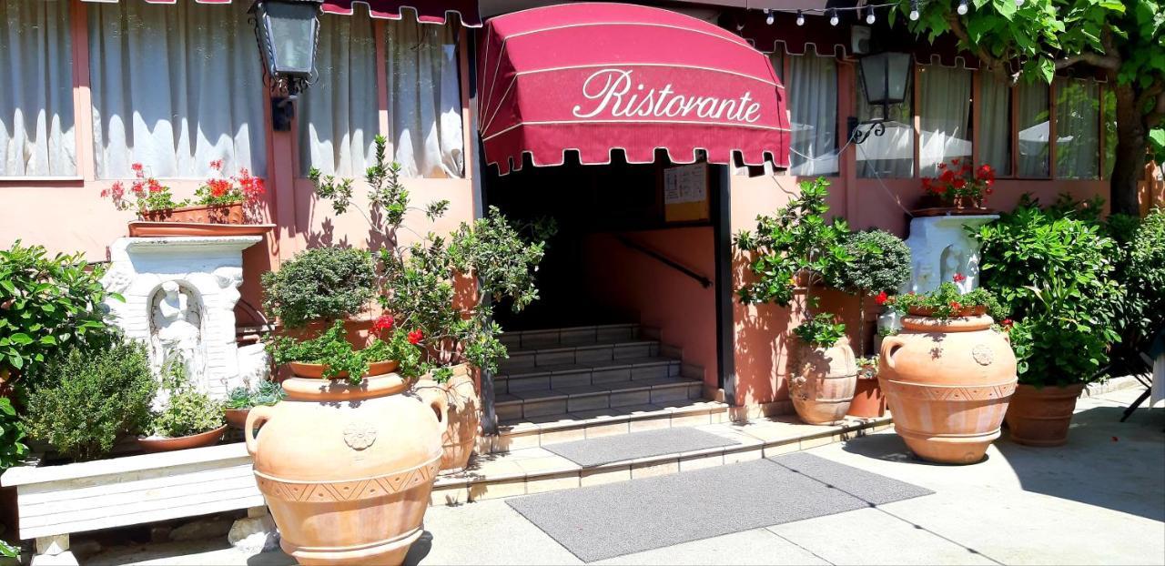 גרוטאפראטה Hotel Squarciarelli מראה חיצוני תמונה