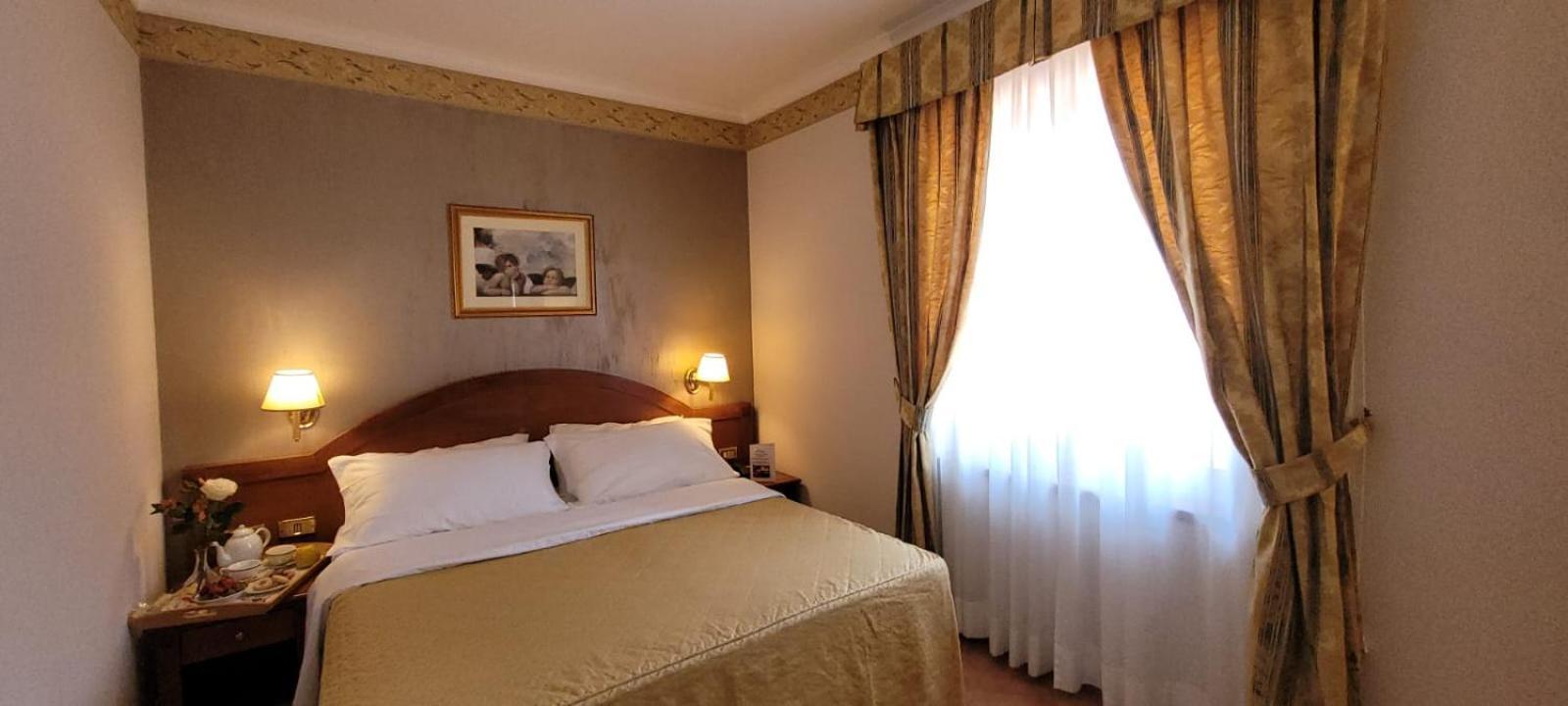 גרוטאפראטה Hotel Squarciarelli מראה חיצוני תמונה