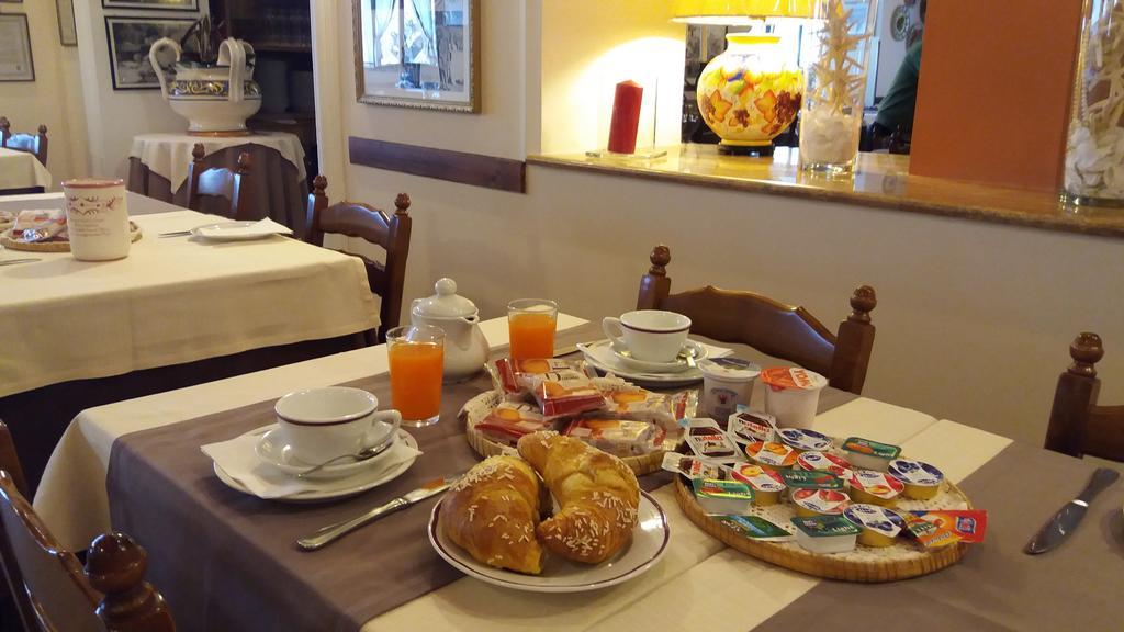 גרוטאפראטה Hotel Squarciarelli מראה חיצוני תמונה