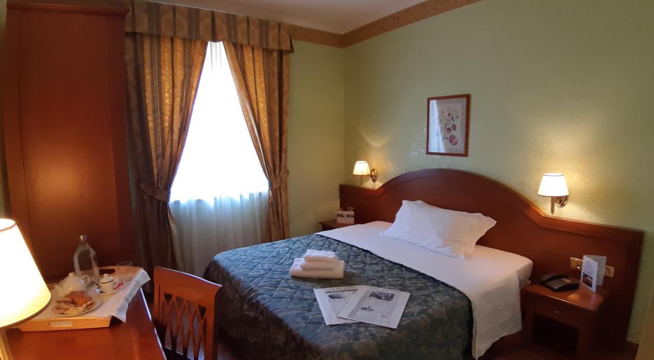 גרוטאפראטה Hotel Squarciarelli מראה חיצוני תמונה